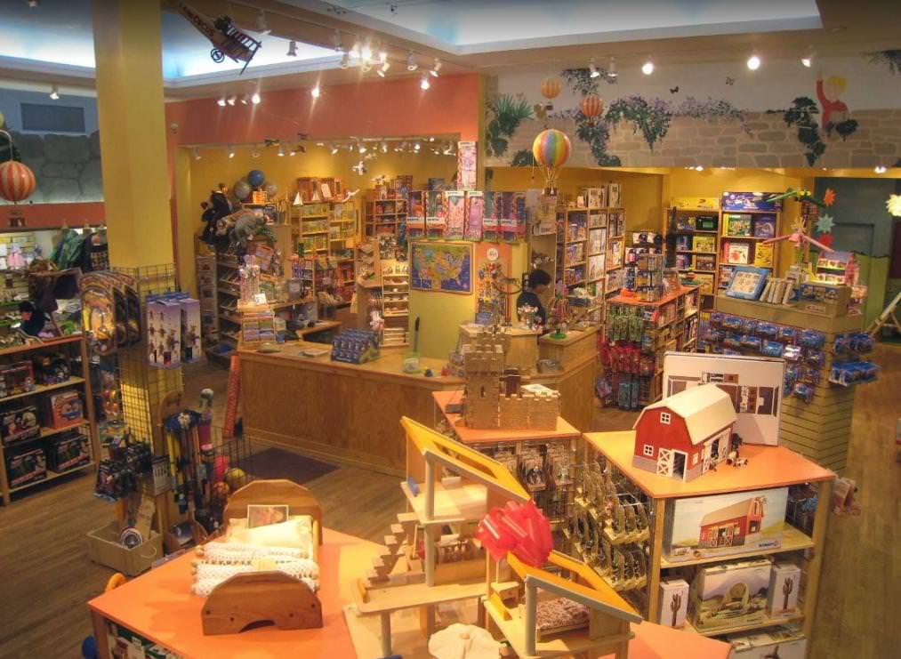 Building Skills, Cooperation and ProblemSolving Geppetto's Toy Box